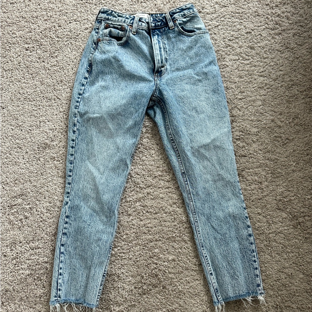 Abercrombie & Fitch The Mom High Rise